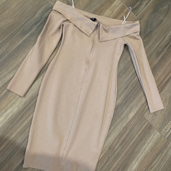Off the Shoulder Body Con Dress! - Picture 4 of 5